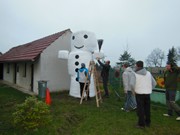 Stavíme sněhuláka s partnery,  rodiči a dětmi